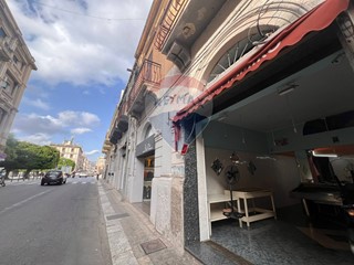 Immobile commerciale in Vendita a Reggio Calabria, 220'000€, 66 m²