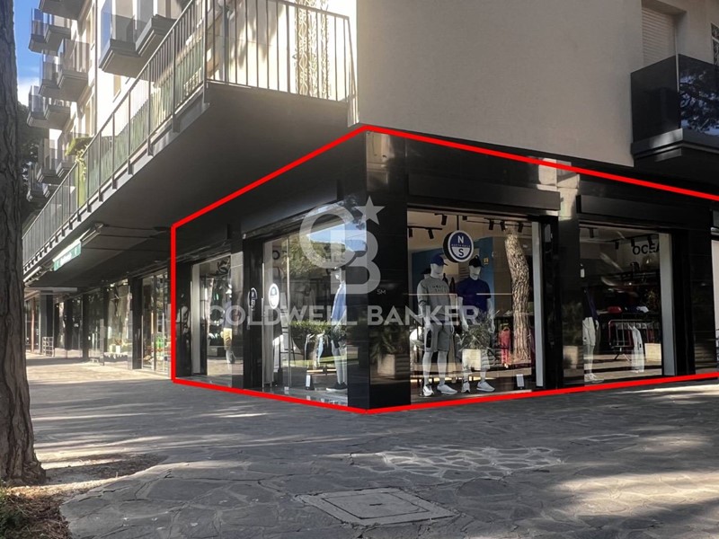 Negozio in Affitto a Cervia, 6'000€, 100 m²