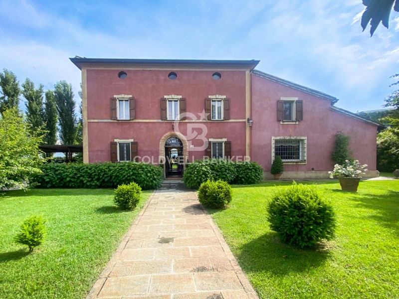 Villa in Vendita a Busseto, 580'000€, 433 m²