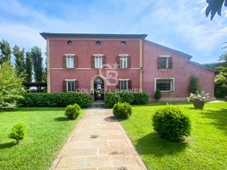 Villa in Vendita a Busseto, 580'000€, 433 m²