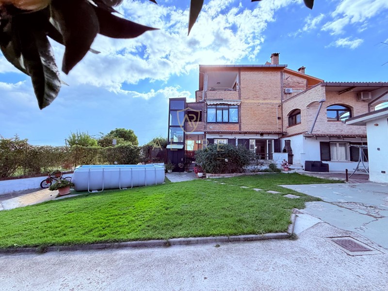Villa in Vendita a Chieti, 187'000&euro;, 195 m²