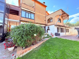 Villa in Vendita a Chieti, 159'000€, 233 m²