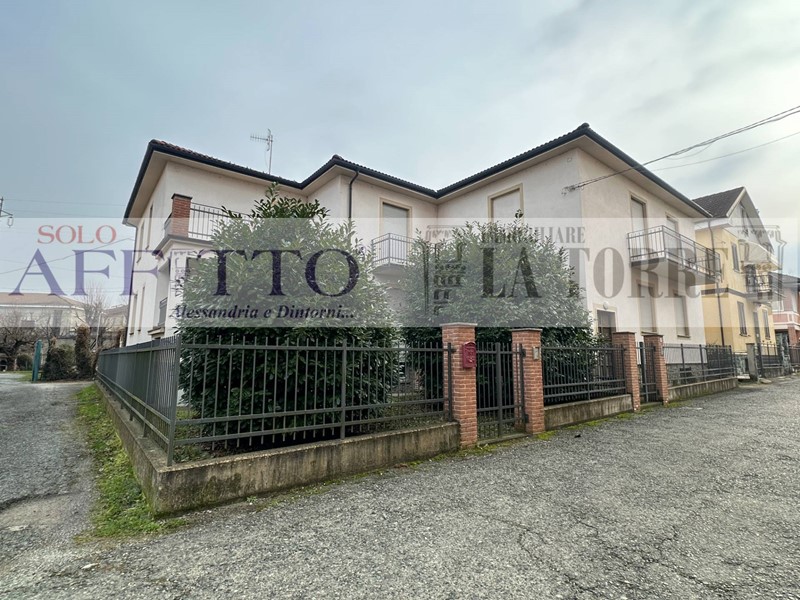 Villa in Vendita a Ovada, 160'000€, 600 m²