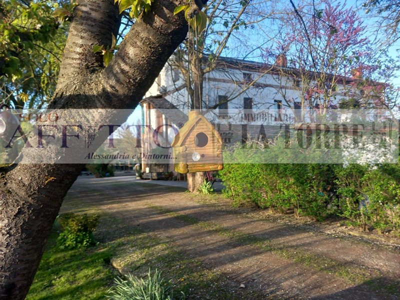 Casa Semi Indipendente in Vendita a Alessandria, 229'000€, 430 m²