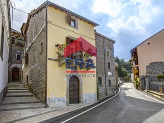 Casa Indipendente in Vendita a Soriano nel Cimino, 65'000€, 70 m²