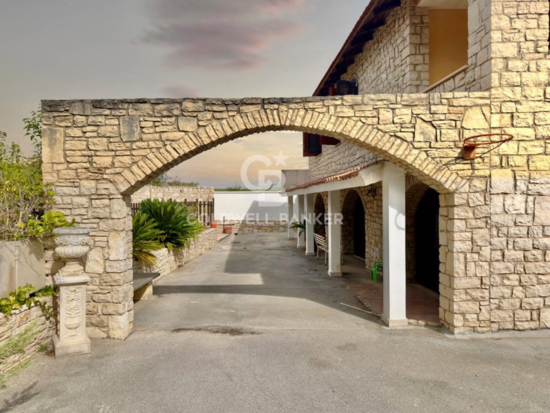 Villa in Vendita a Andria, 259'000€, 372 m²