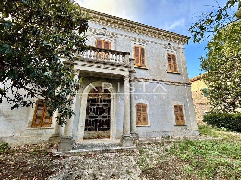 Villa in Vendita a San Vito Chietino, 149'000€, 300 m²