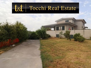 Casa Semi Indipendente in Vendita a Rignano Flaminio, 345'000€, 10000 m²