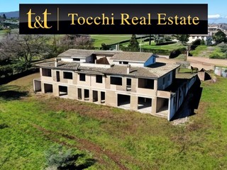 Rustico in Vendita a Monterosi, 410'000€, 3000 m²