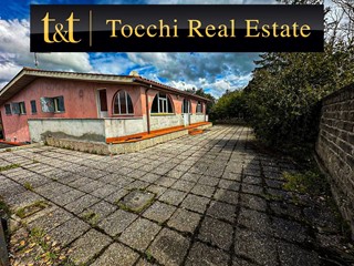 Villa in Vendita a Mazzano Romano, 220'000€, 300 m²