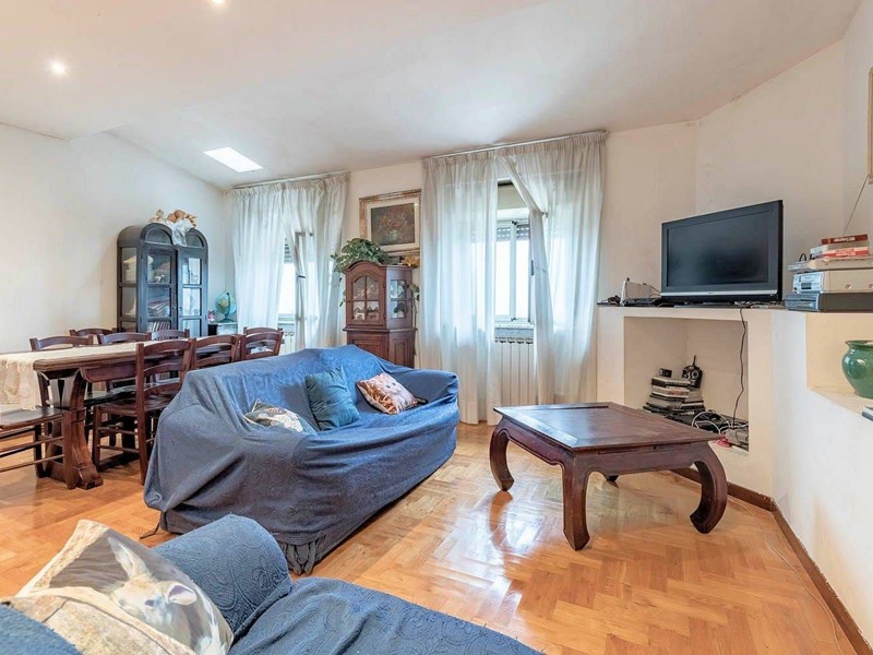 Attico in Vendita a Roma, 185'000€, 150 m²