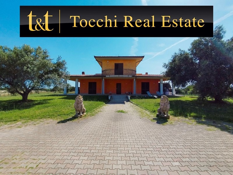 Villa in Vendita a Viterbo, 490'000€, 12000 m²