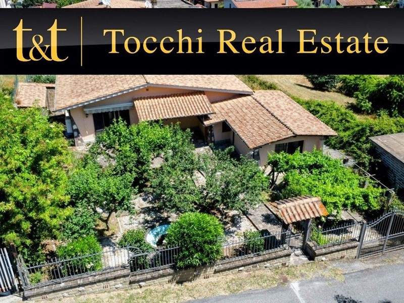 Villa in Vendita a Mazzano Romano, 210'000&euro;, 200 m²