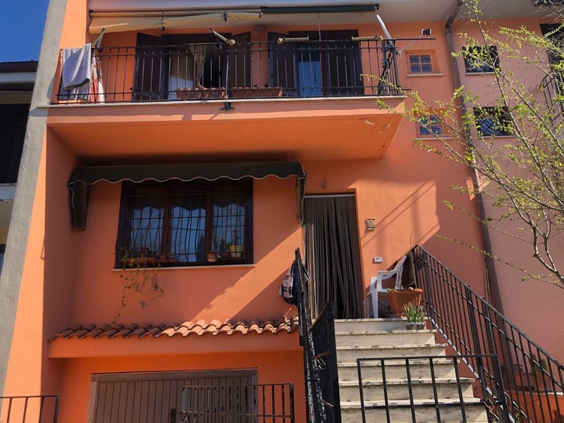 Villetta a schiera in Vendita a Morlupo, 180'000&euro;, 250 m²