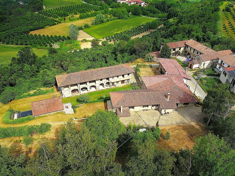 Rustico in Vendita a Cessole, 600'000€, 800 m²