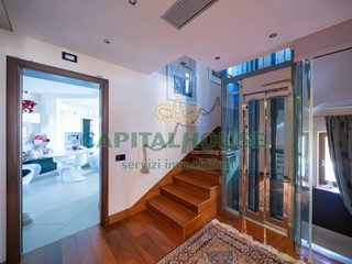 Villa in Vendita a Caserta, 700'000€, 437 m²