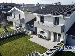 Villa in Vendita a Palazzolo sull'Oglio, 365'000€, 152 m²