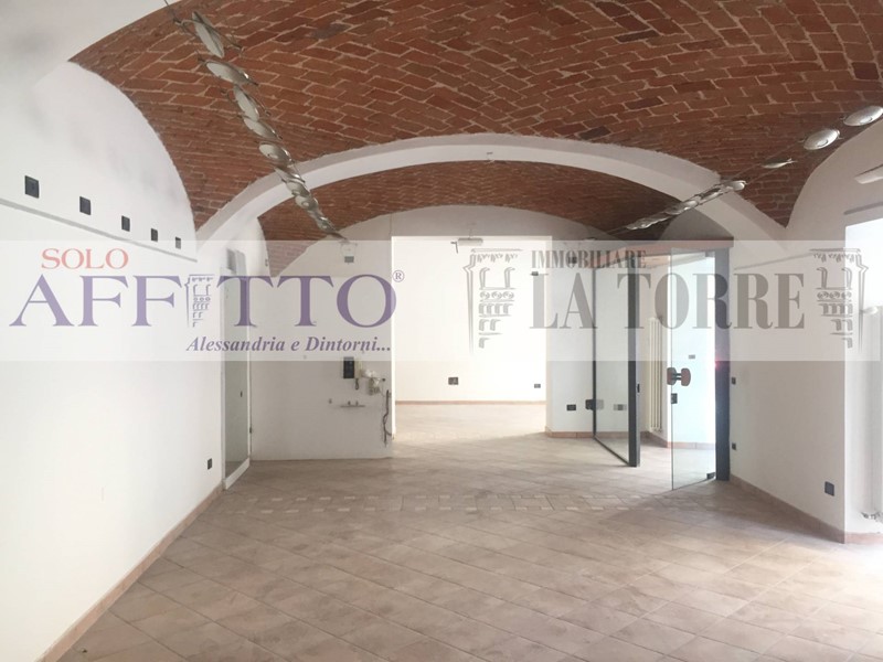 Immobile commerciale in Affitto a Alessandria, 800€, 85 m²