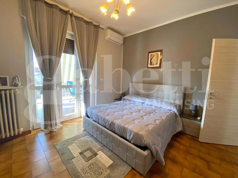 Trilocale in Vendita a Cherasco, 150'000&euro;, 75 m², con Box