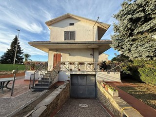 Villa in Vendita a Giugliano in Campania, 350'000€, 200 m²