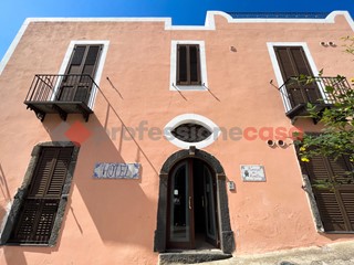 Attività commerciale in Vendita a Leni, 950'000€, 400 m²