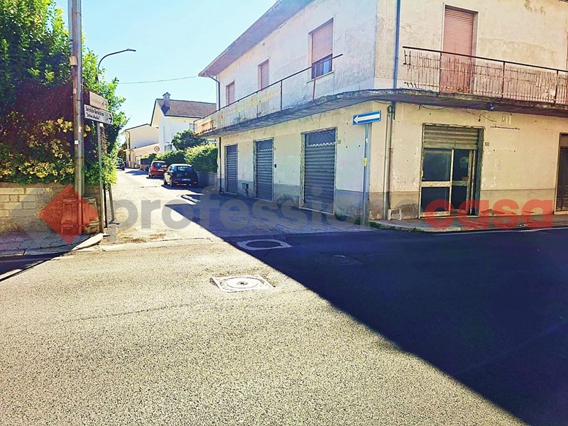 Negozio in Vendita a Aquino, 60'000€, 90 m²