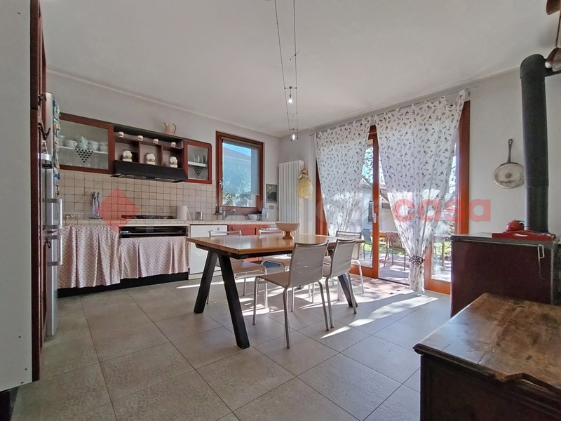 Casa Indipendente in Vendita a Borgomanero, 790'000€, 350 m²