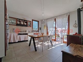 Casa Indipendente in Vendita a Borgomanero, 790'000€, 350 m²