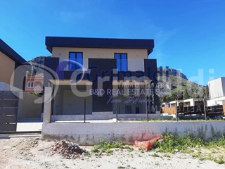 Villa in Vendita a Altavilla Milicia, 264'000€, 160 m²