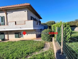 Villa in Vendita a Pomezia, 245'000€, 160 m²