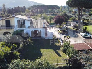 Villa in Vendita a Marino, 799'000€, 331 m²
