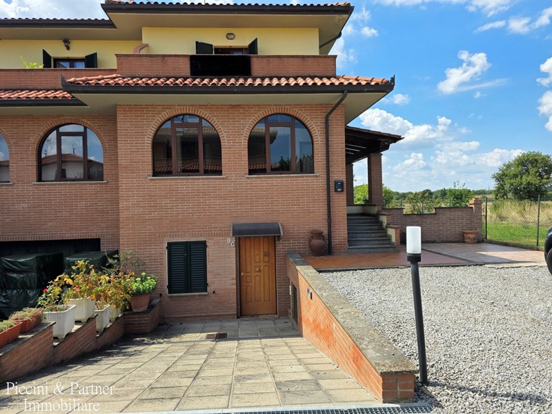 Casa Indipendente in Vendita a Castiglione del Lago, zona Panicarola, 210'000€, 160 m²