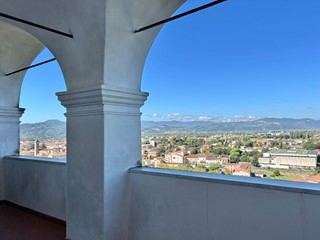 Appartamento in Vendita a Sarzana, 370'000€, 145 m²