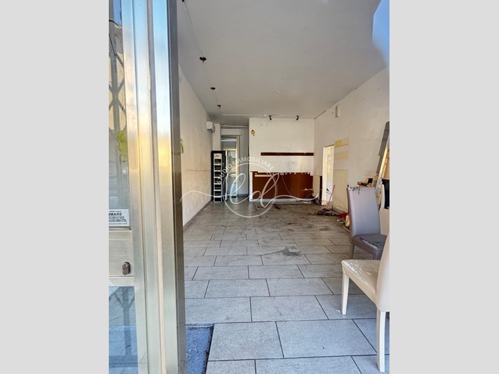 Capannone in Affitto a Pietrasanta, 1'600€, 80 m²