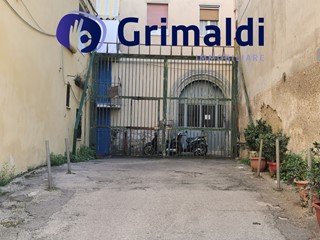 Box in Vendita a Napoli, 500 m², con Box