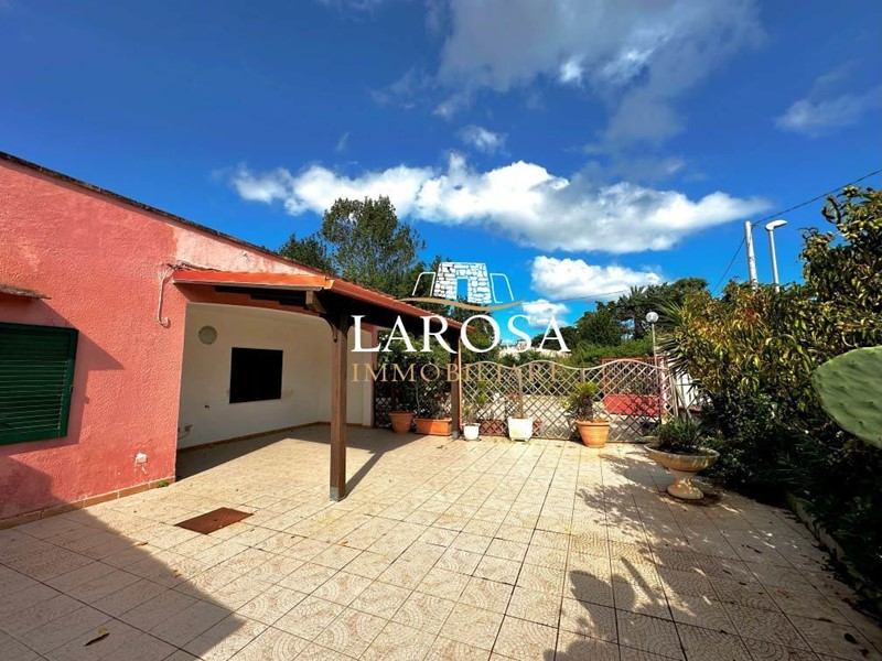 Casa Indipendente in Vendita a Melendugno, zona San Foca, 140'000€, 101 m², arredato, con Box