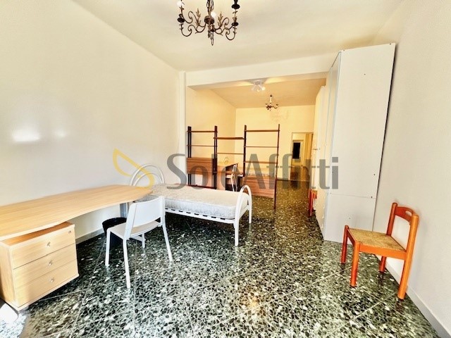 Stanza in Affitto a Bari, zona Carrassi, 350€, 135 m², arredato