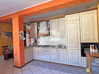 Trilocale in Vendita a Cuveglio, 110'000€, 68 m², con Box