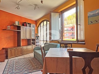 Trilocale in Vendita a Cuveglio, 110'000&euro;, 68 m², con Box