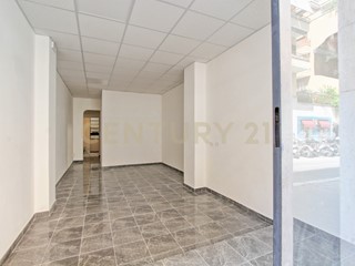 Immobile commerciale in Vendita a Roma, zona Parioli, 189'000€, 56 m², arredato