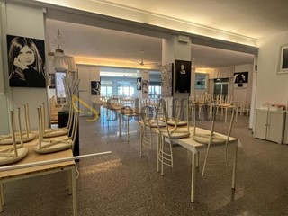 Attività commerciale in Affitto a Senigallia, zona Lungomare, 4'000€, 640 m², arredato