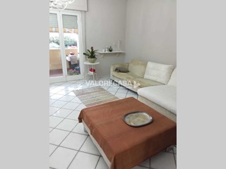 Appartamento in Vendita a Carrara, zona Avenza, 235'000€, 109 m²
