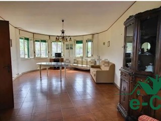 Appartamento in Vendita a Villafranca Tirrena, 98'000€, 133 m²