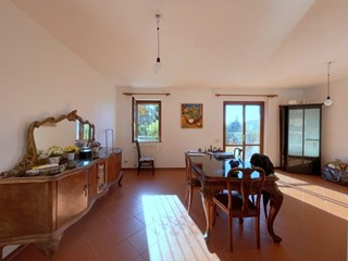 Villa bifamiliare in Vendita a Massarosa, 295'000€, 130 m², arredato