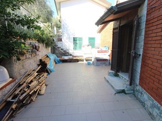 Casa Indipendente in Vendita a La Spezia, zona La Chiappa, 180'000&euro;, 75 m², arredato