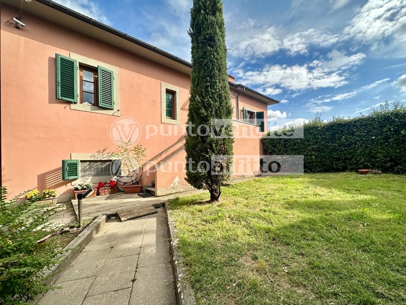 Casa Indipendente in Vendita a Capannori, zona Marlia, 370'000€, 160 m²
