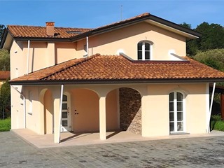 Villa in Vendita a Capannori, zona Gragnano, 850'000€, 251 m²