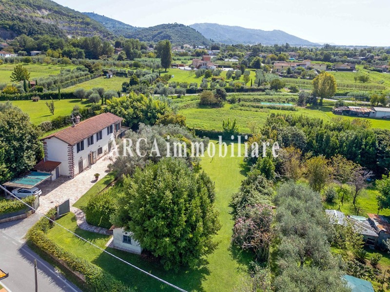 Casale in Vendita a Pietrasanta, 1'490'000€, 230 m²