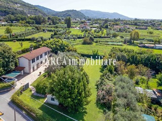 Casale in Vendita a Pietrasanta, 1'490'000€, 230 m²