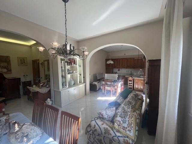 Villa bifamiliare in Vendita a Ponsacco, 339'000€, 300 m², arredato, con Box